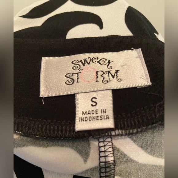 Sweet Storm Black and White Demask Dress - Size Small - Picture 5 of 6